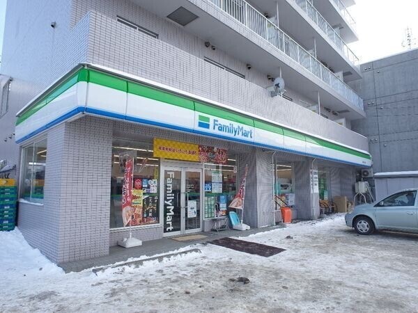 コンビニ　ファミリーマート札幌澄川4条店（コンビニ）まで355m