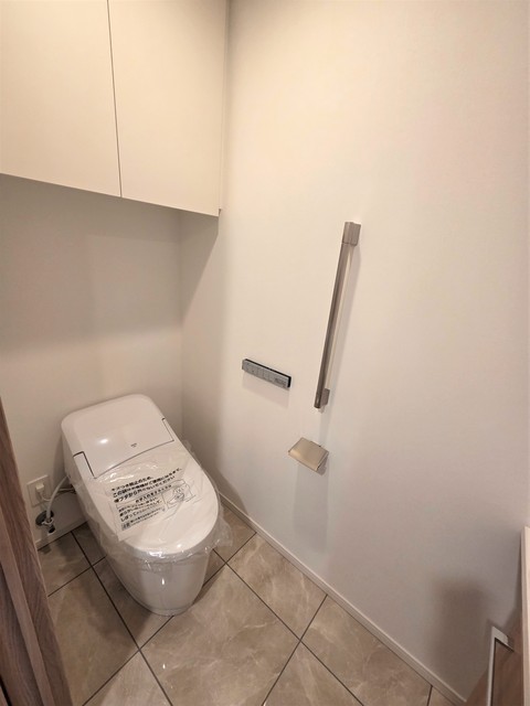 トイレ　温水洗浄便座