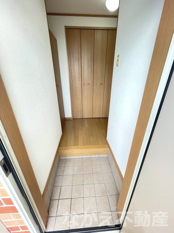 玄関　収納もある玄関です