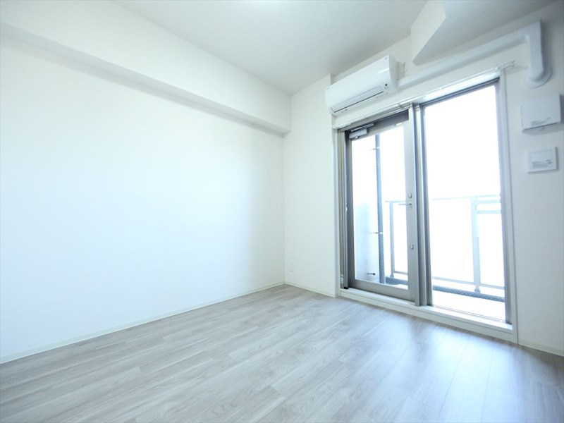 バルコニー　洋室6.4帖　エアコン完備　バルコニー