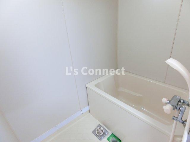 バス・シャワールーム　給湯式のお風呂。