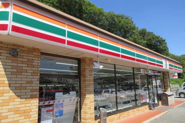 コンビニ　セブンイレブン（コンビニ）まで2500m