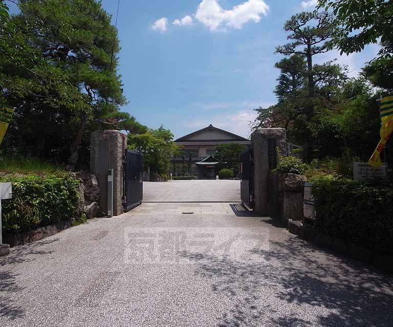 小学校　嵯峨小学校（小学校）まで620m