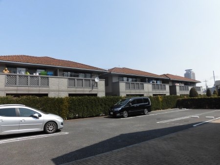 駐車場　敷地内に駐車場完備です。