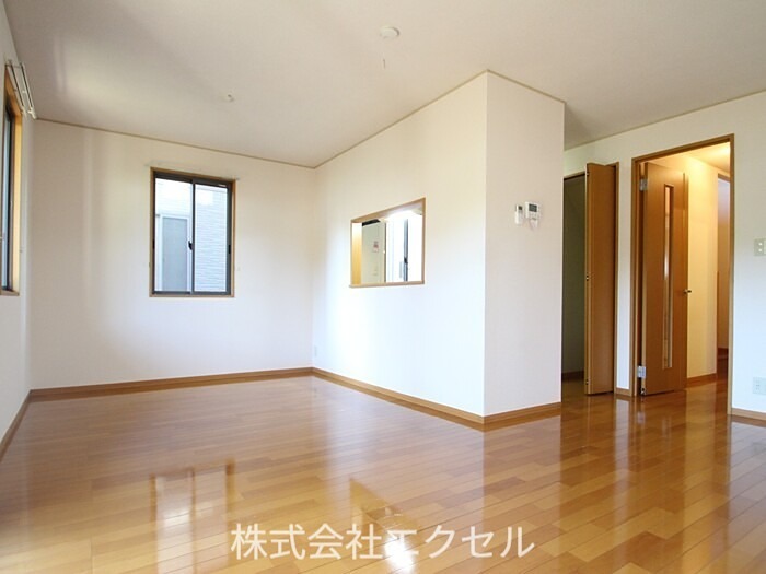 居室・リビング　広々とした室内です。