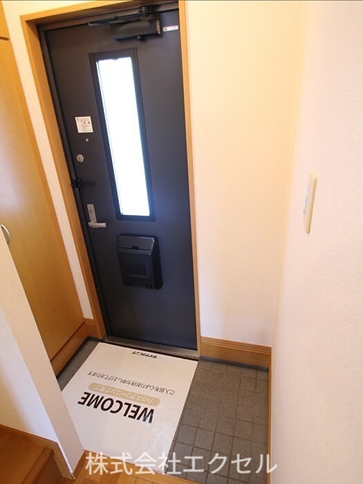 玄関　シューズBOX完備の玄関です。