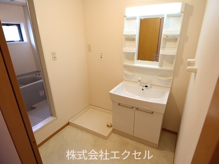 洗面設備　洗髪洗面化粧台です。