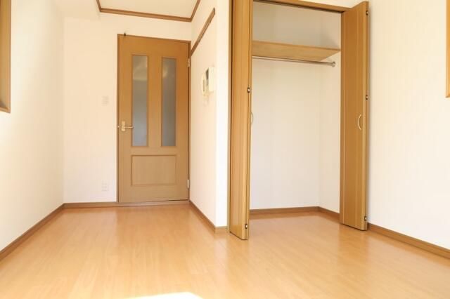 その他部屋・スペース　広くて明るい寝室