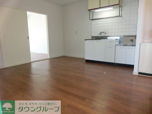 居室・リビング　８帖のダイニングキッチン