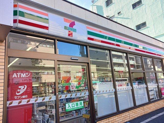 コンビニ　セブンイレブン（コンビニ）まで176m