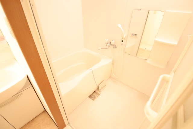 バス・シャワールーム　※別室の参考写真の為、現況優先です。