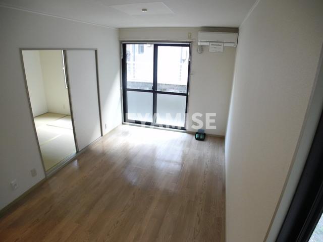 居室・リビング　※室内画像は別号室のもの