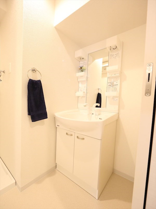 洗面設備　脱衣所　シャンプードレッサー　室内洗濯機置き場