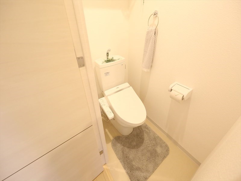 トイレ　温水洗浄暖房便座付トイレ