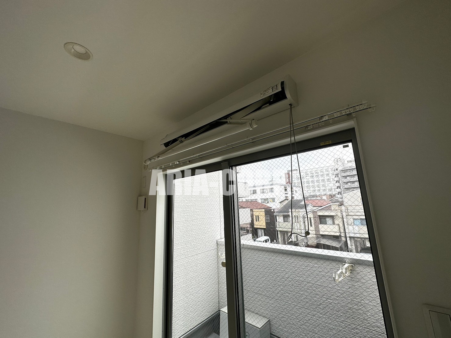 その他共有部分　雨の日でもお洗濯可能！室内物干しを完備しています♪