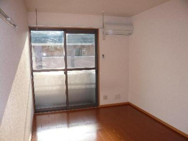 居室・リビング　洋室全景