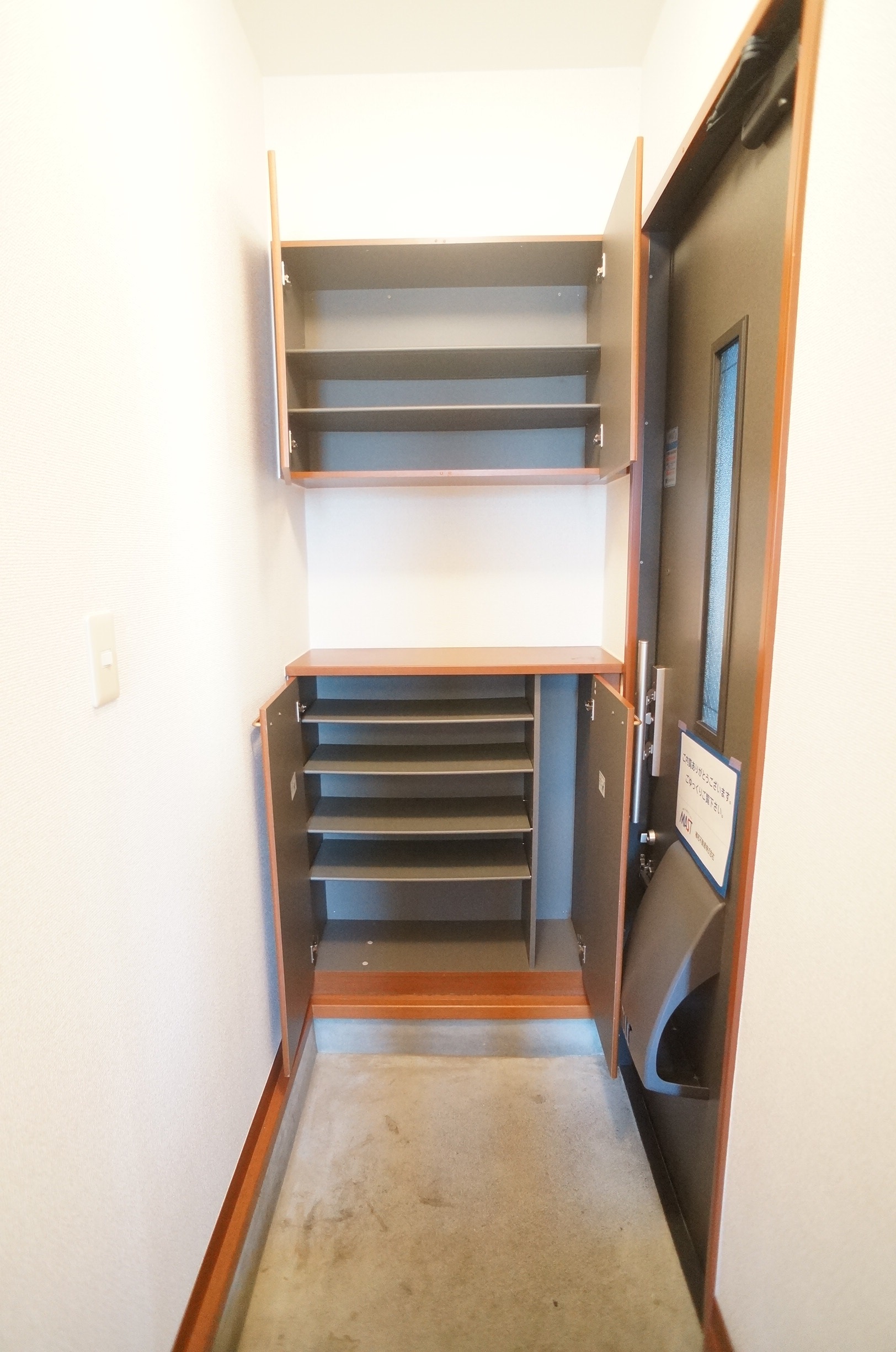 玄関　セパレートタイプのシューズBOX