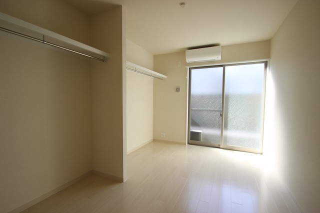 居室・リビング　別号室の写真です