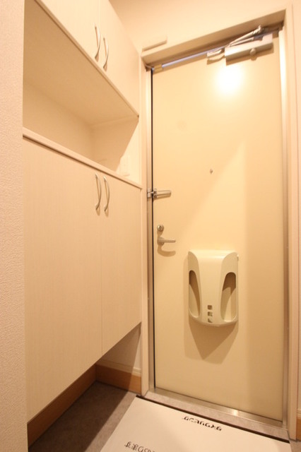 玄関　別号室の写真となります。