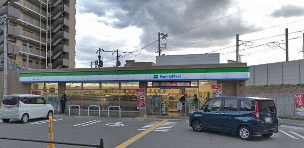 コンビニ　ファミリーマート高殿一丁目店（コンビニ）まで463m