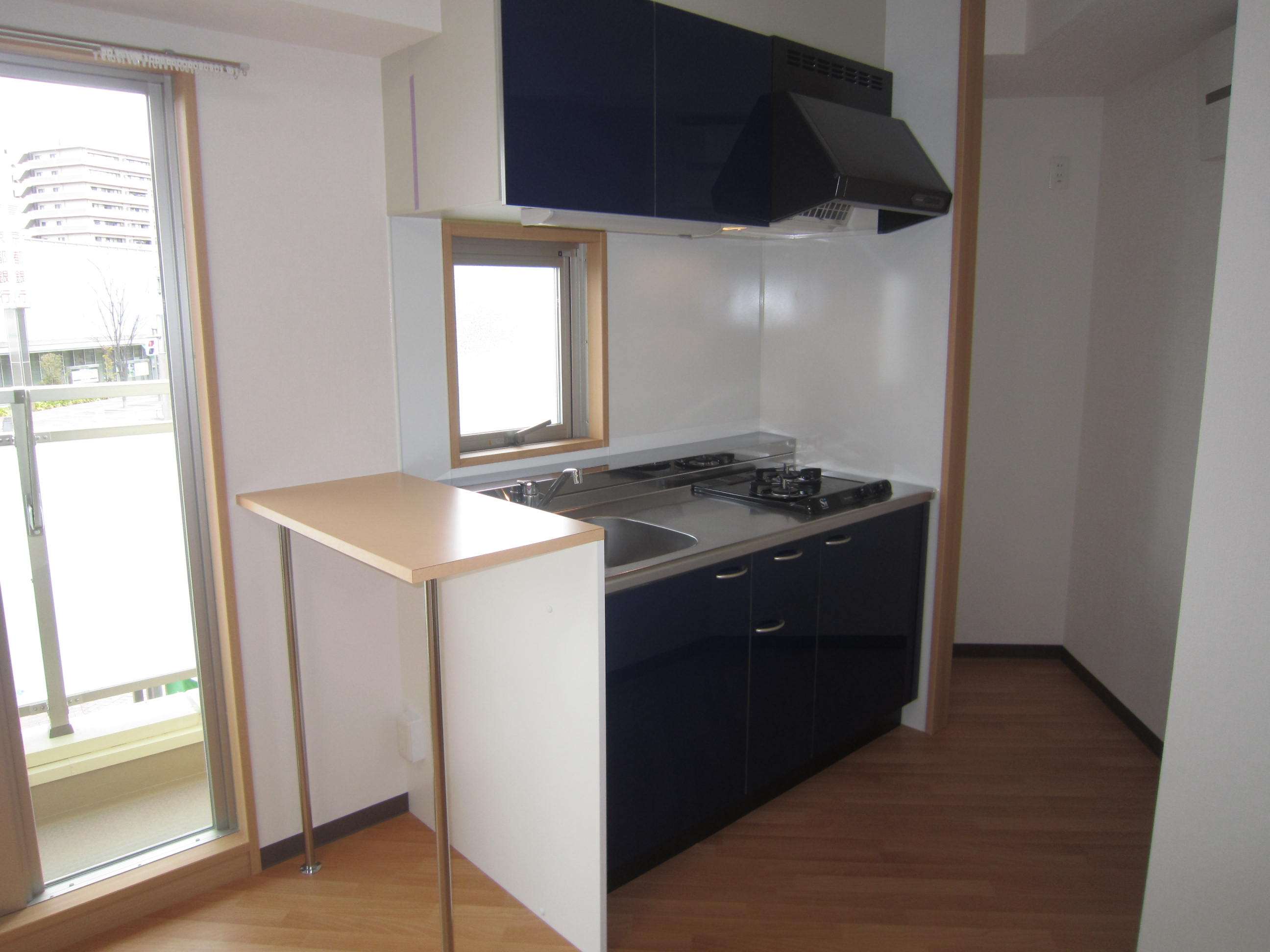キッチン　※同建物の別のお部屋の写真です。