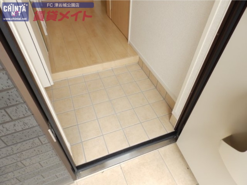 玄関　同型タイプのものです