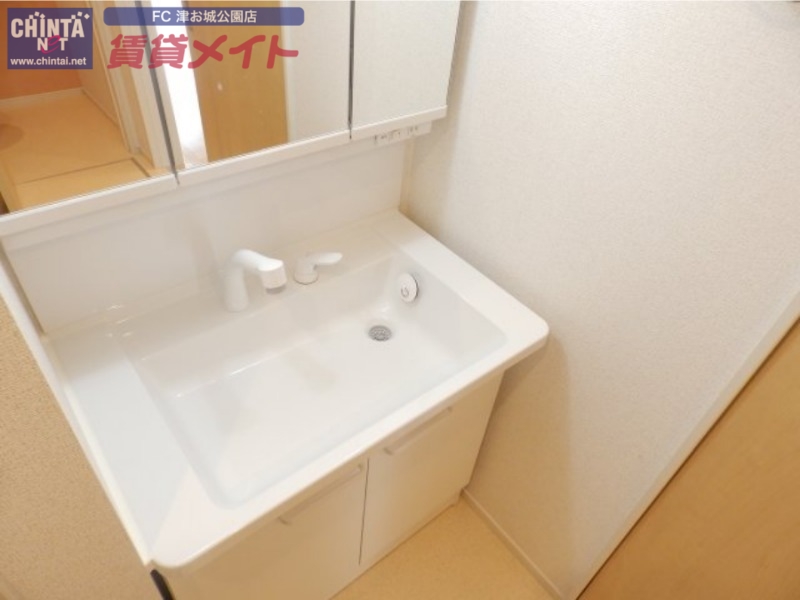洗面設備　同型タイプのものです