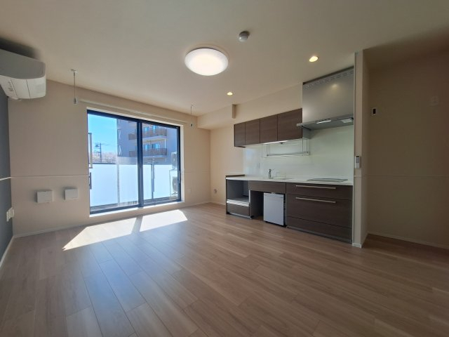 居室・リビング　柱の少ない四隅をしっかり使えるお部屋です