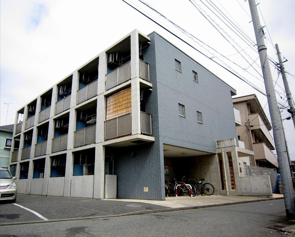 建物外観　RC造３階建てマンション