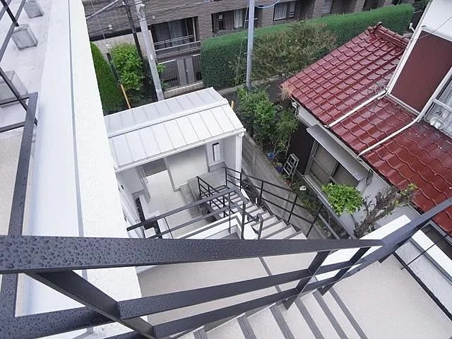 エントランス　■外階段