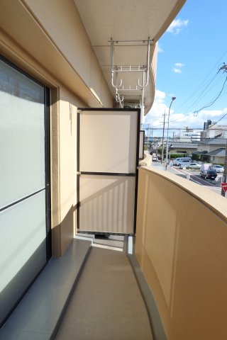 バルコニー　南向きで陽当たり良好です