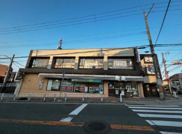 コンビニ　セブンーイレブン　神戸育英高校南店（コンビニ）まで394m