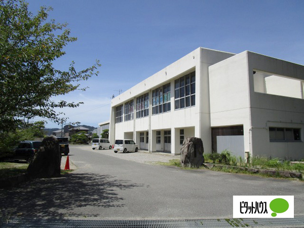 小学校　鳴門市立鳴門西小学校（小学校）まで1028m