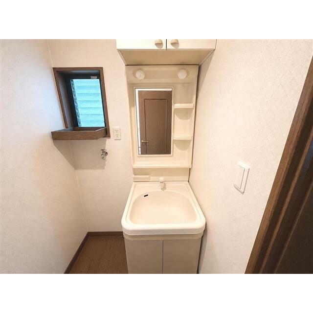洗面設備　嬉しい独立洗面台付き。