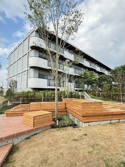 建物外観　建物外観や中庭も新しくなりました♪