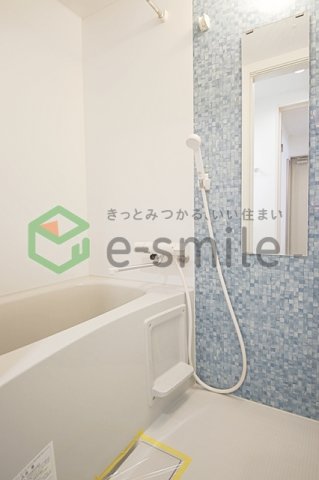 バス・シャワールーム　コンパクトで使いやすいお風呂です