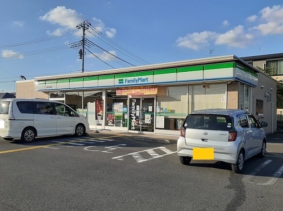 コンビニ　ファミリーマート東松山高坂店（コンビニ）まで440m