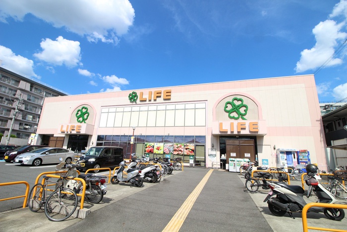 スーパー　ライフ西京極店（スーパー）まで889m