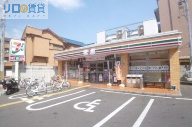 コンビニ　セブンイレブン大阪豊新4丁目店（コンビニ）まで121m
