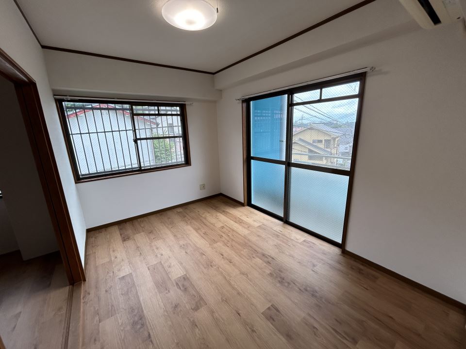 居室・リビング　★洋室２部屋は床新品★