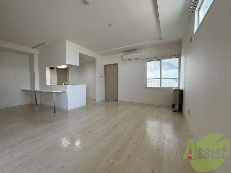 居室・リビング　広くてキレイなお部屋が広がっていて、充実した生活が送れそう。