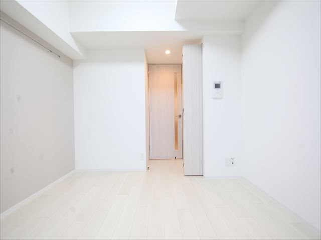居室・リビング　洋室6.5帖　エアコン完備　バルコニーに面しています