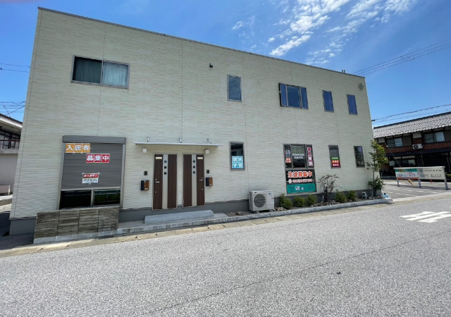 建物外観　川沿い♪