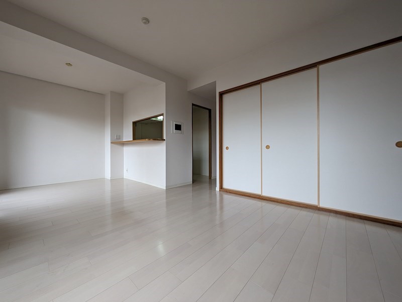 NTPRレジデンス甲子園四番町の居間写真