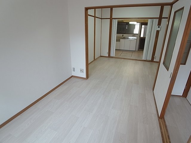 久保町4丁目貸家の居間写真