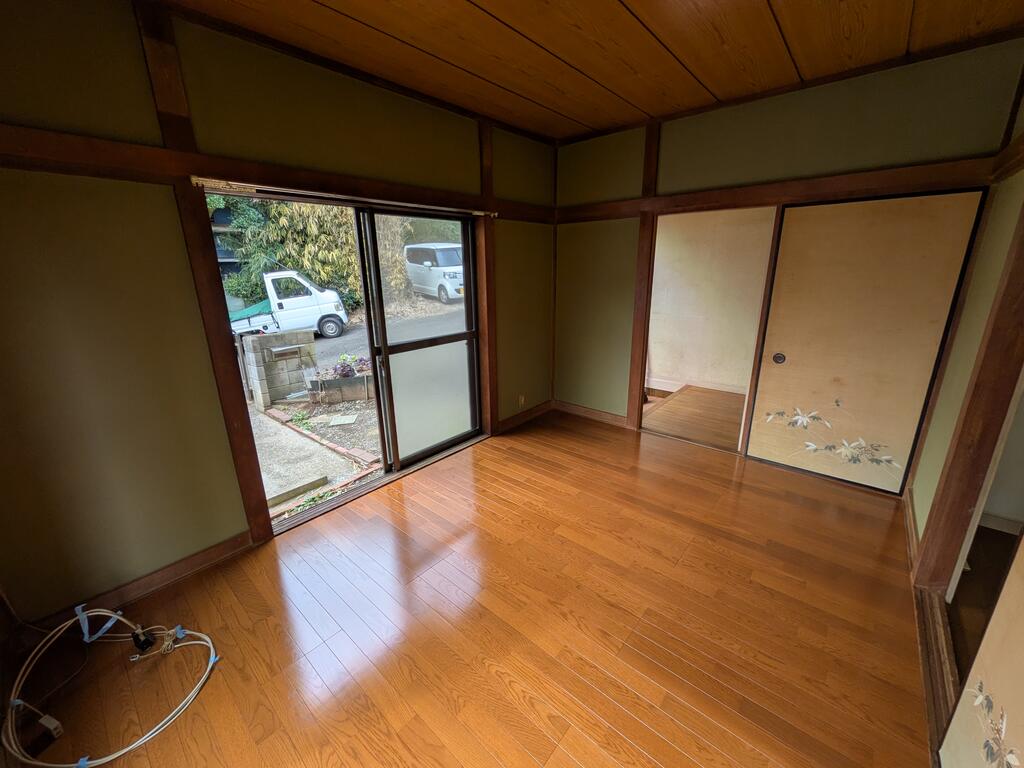 初声町和田一戸建貸家の居間写真