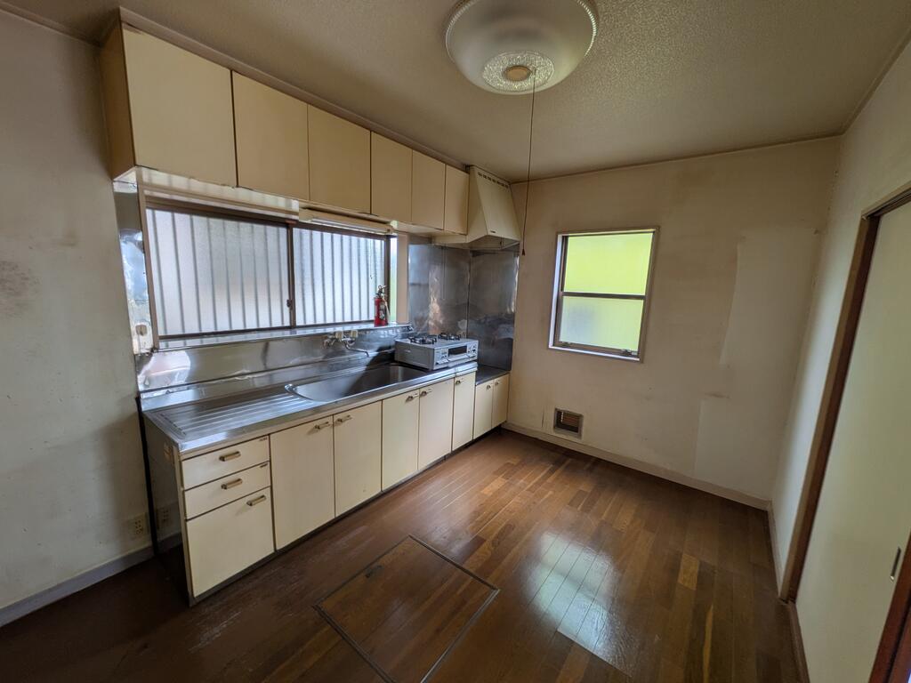 初声町和田一戸建貸家のキッチン写真
