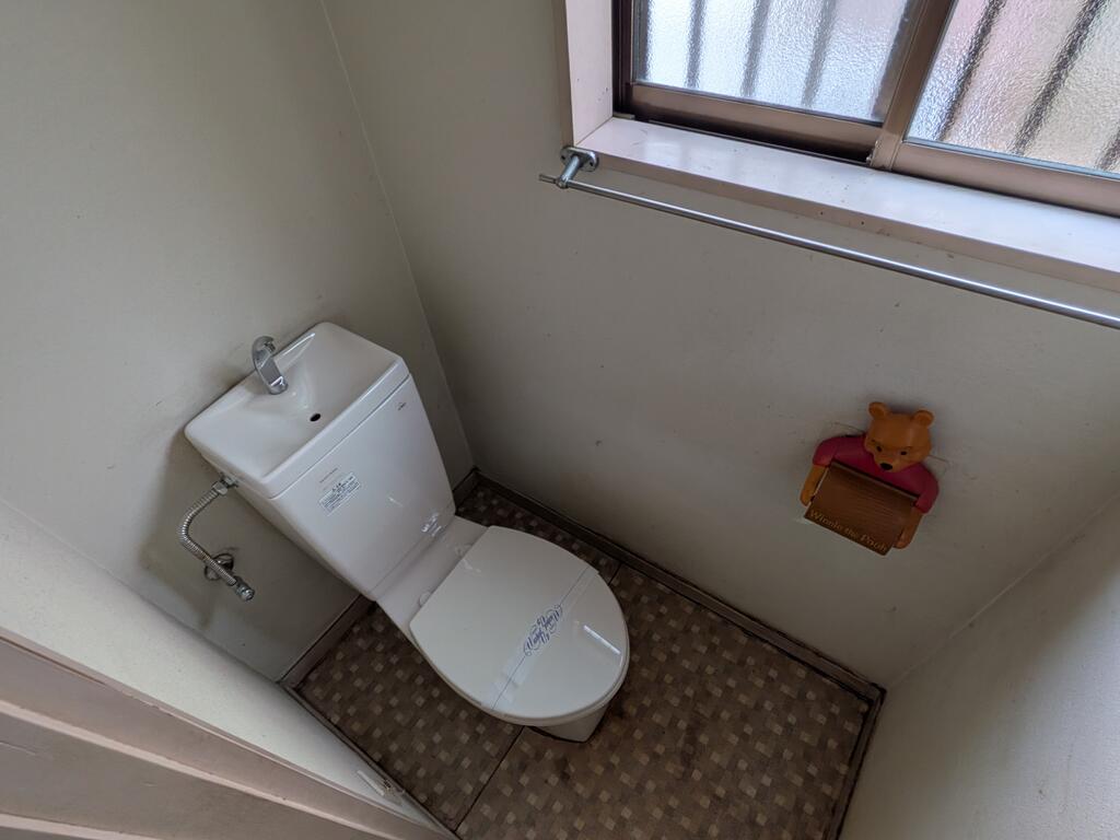 初声町和田一戸建貸家のトイレ写真