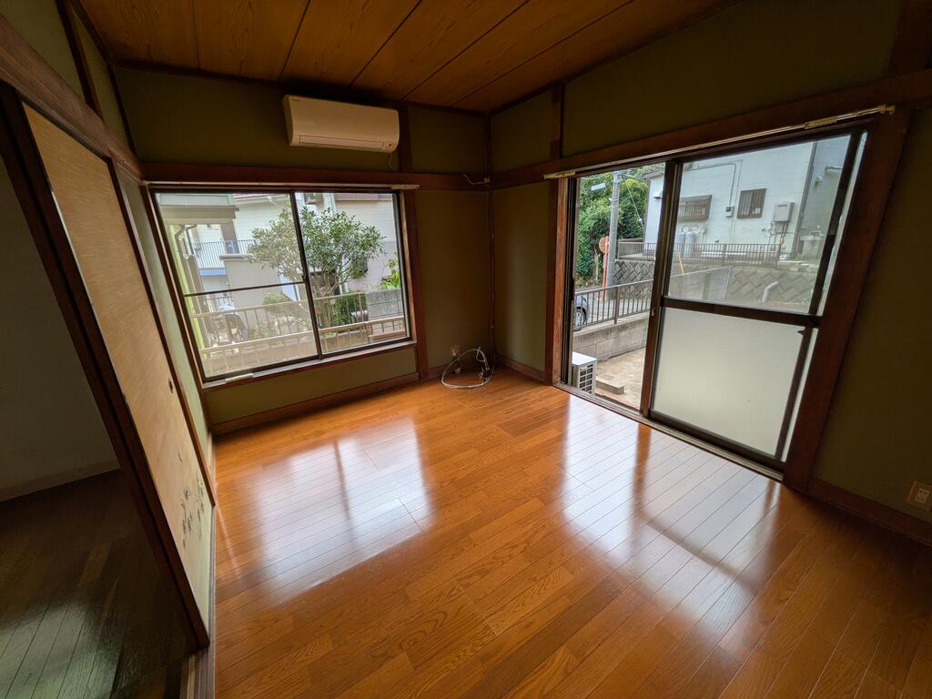 初声町和田一戸建貸家の居間写真