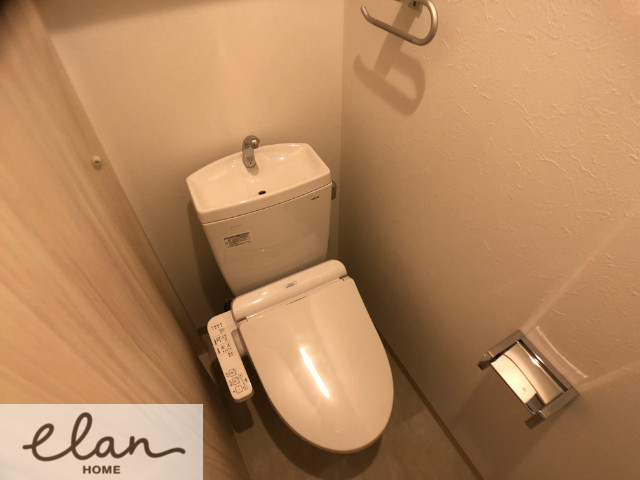 地下鉄長堀鶴見緑地線 蒲生四丁目駅 徒歩6分 9階建 築8年のトイレ写真